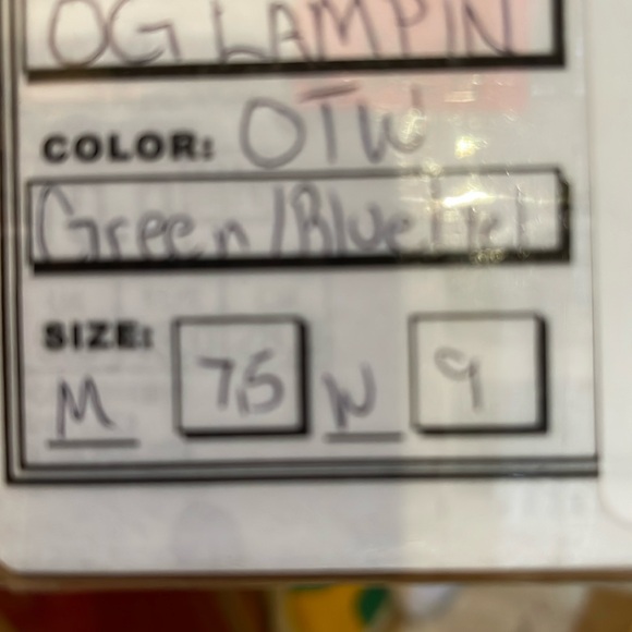 Vans WMNS 0g Lampin Lx
Off The Wall Green/Yellow
VN0A7Q4U021
Sneakers - Picture 16 of 16